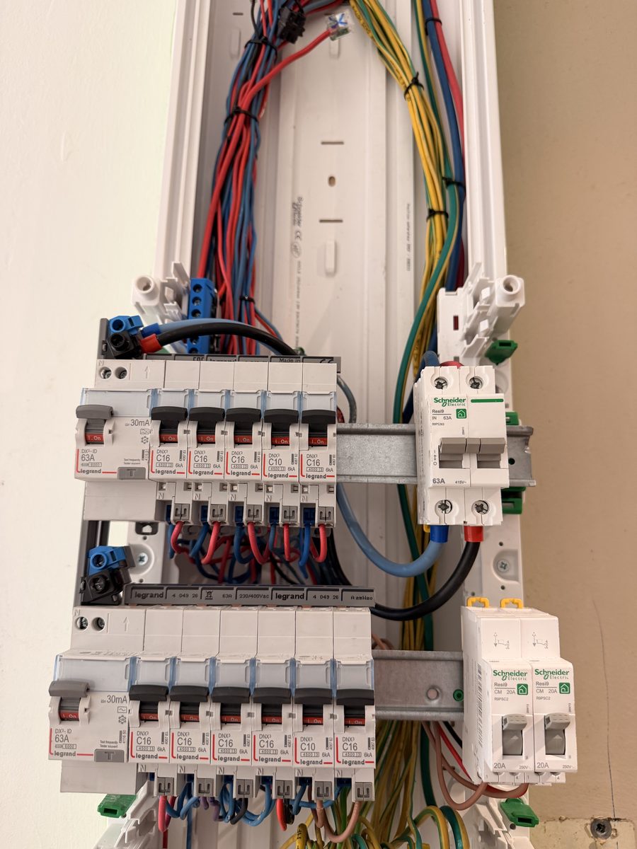 Tableau électrique neuf posé par ROGER